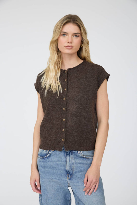 RAW EDGE SLEEVELESS LIGHTWEIGHT CARDIGAN: CHOCOLATE BROWN