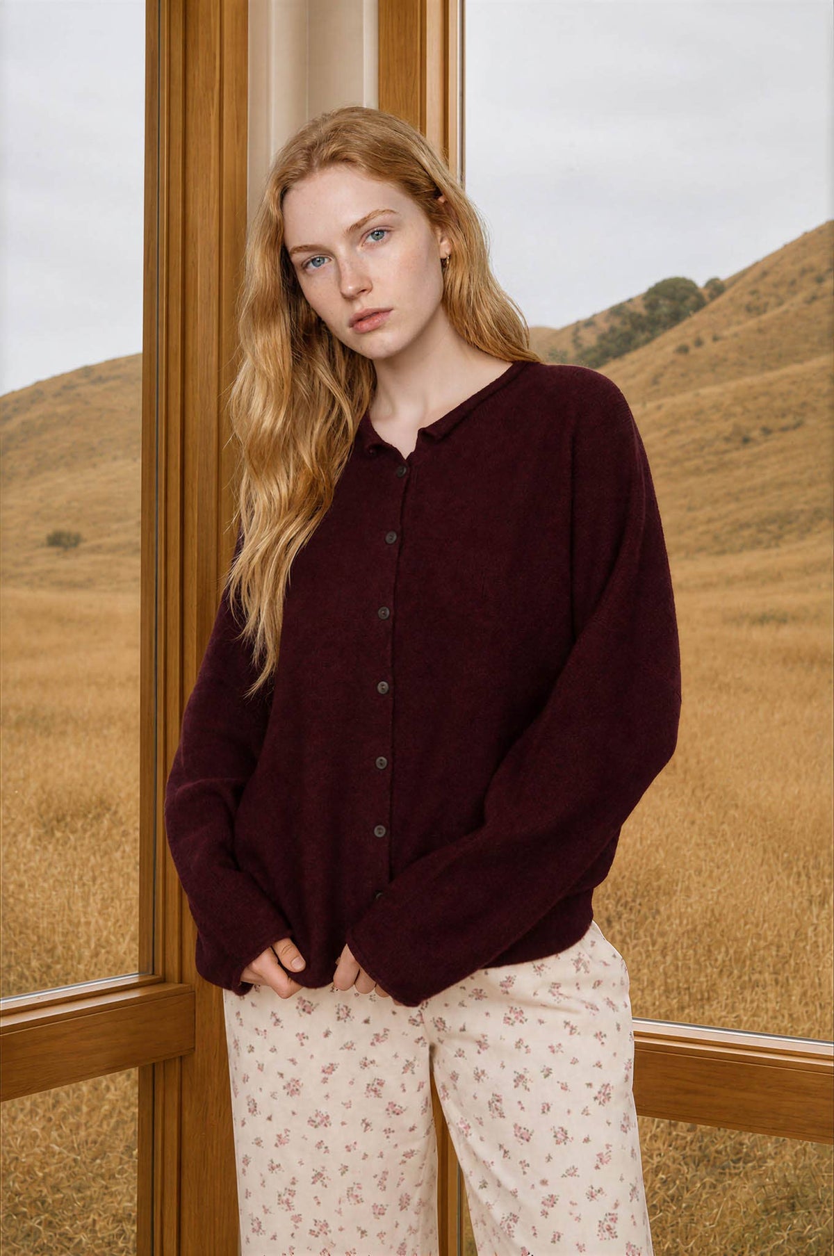 LIGHTWEIGHT BUTTON DOWN KNIT CARDIGAN: Burgundy