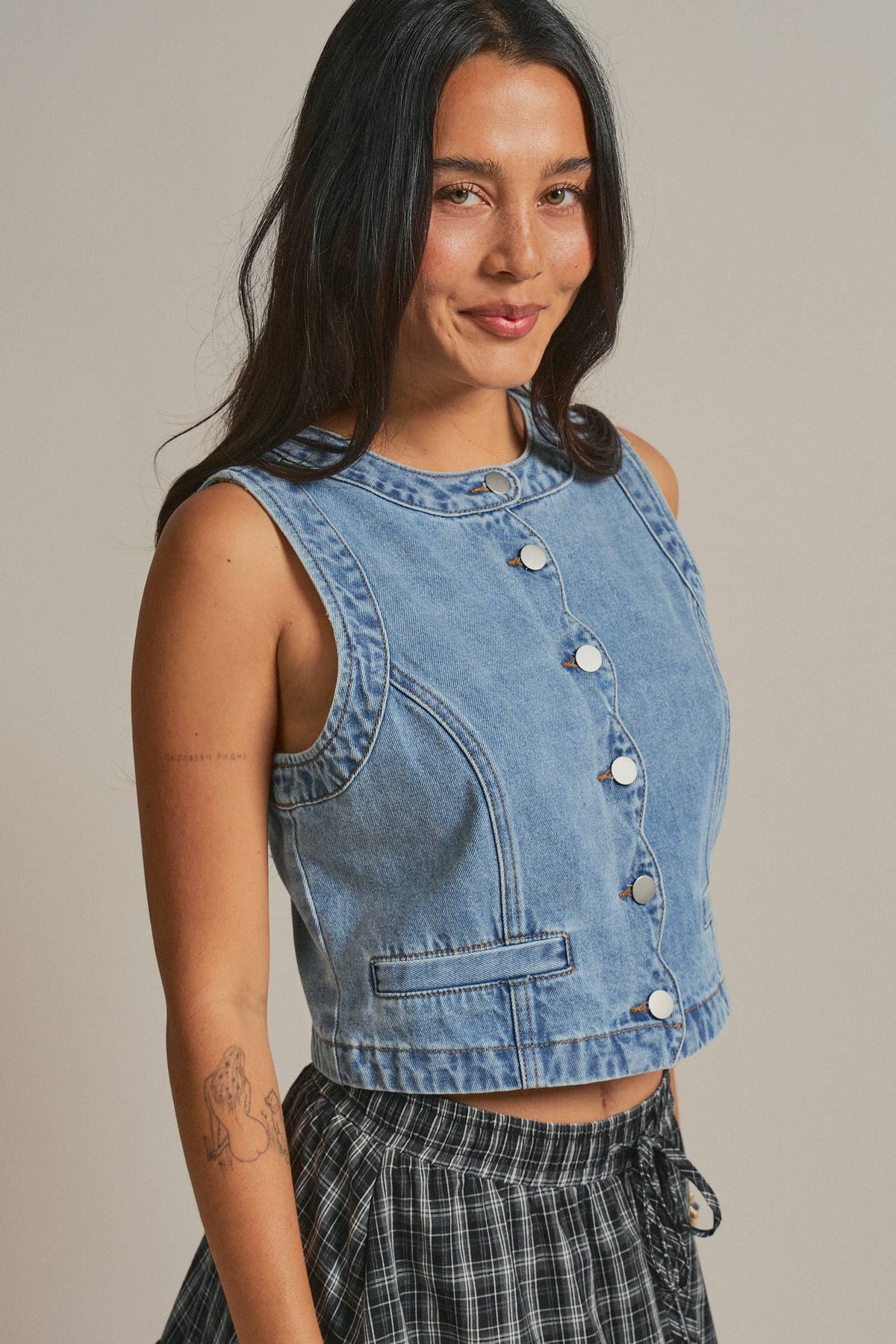 Cropped Vintage Wash Denim Vest with Scalloped Buttons: Denim / S-M-L:2-2-2