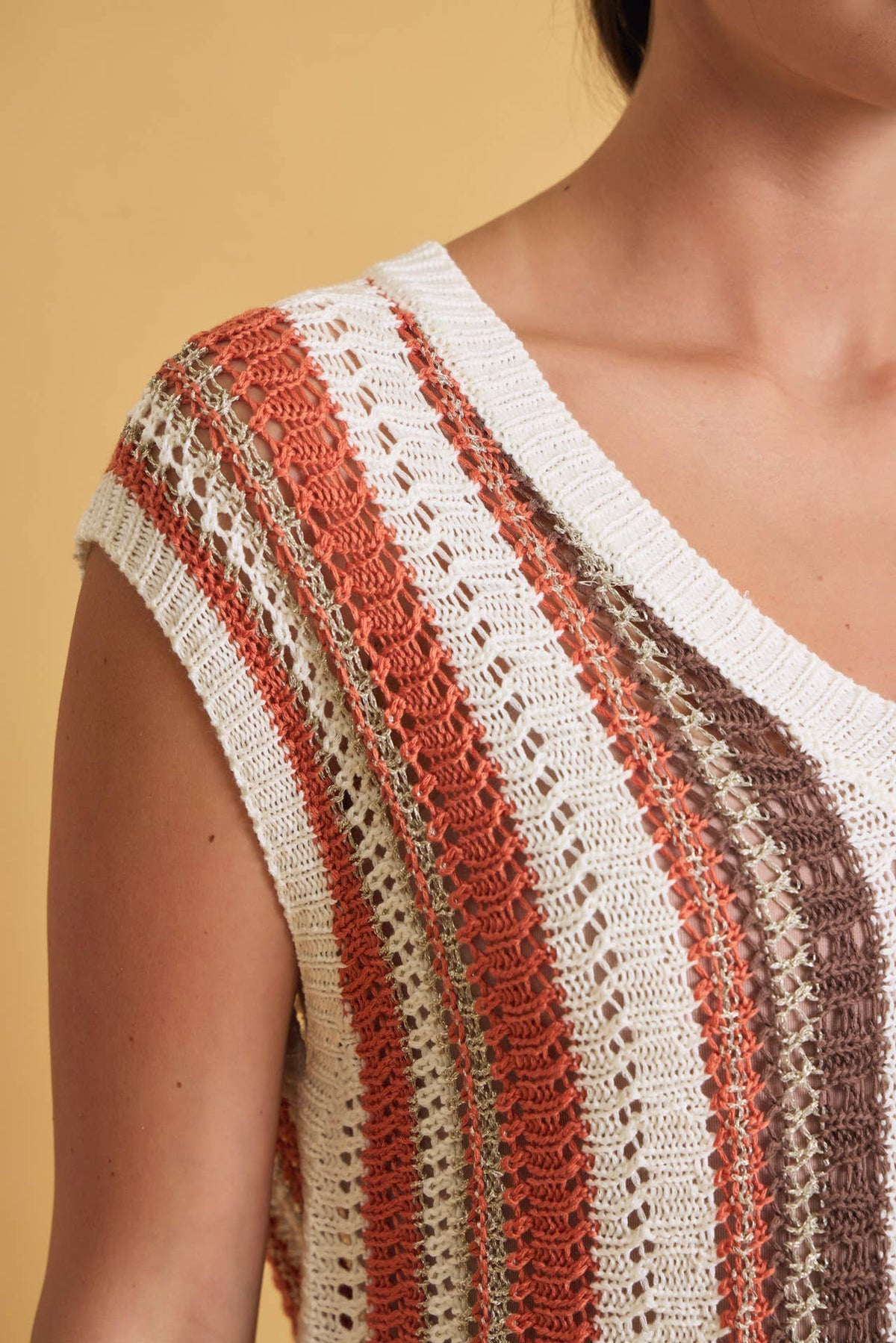 MIXED METALLIC YARN STRIPED HAND CRAFT CROCHET KNIT VEST : BURNT ORANGE / L