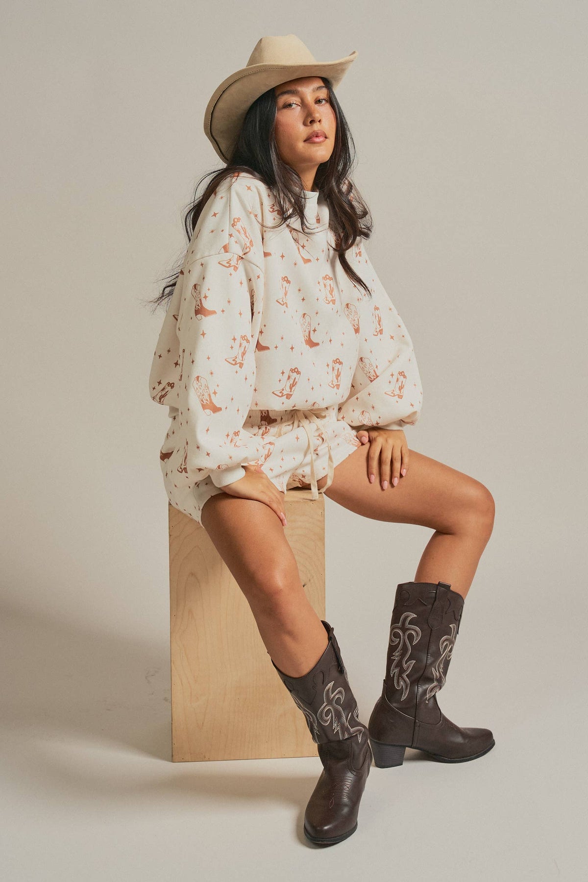 Ella Cowboy Boot Print Sweatshirt and Shorts Set: Cream / S-M-L:2-2-2