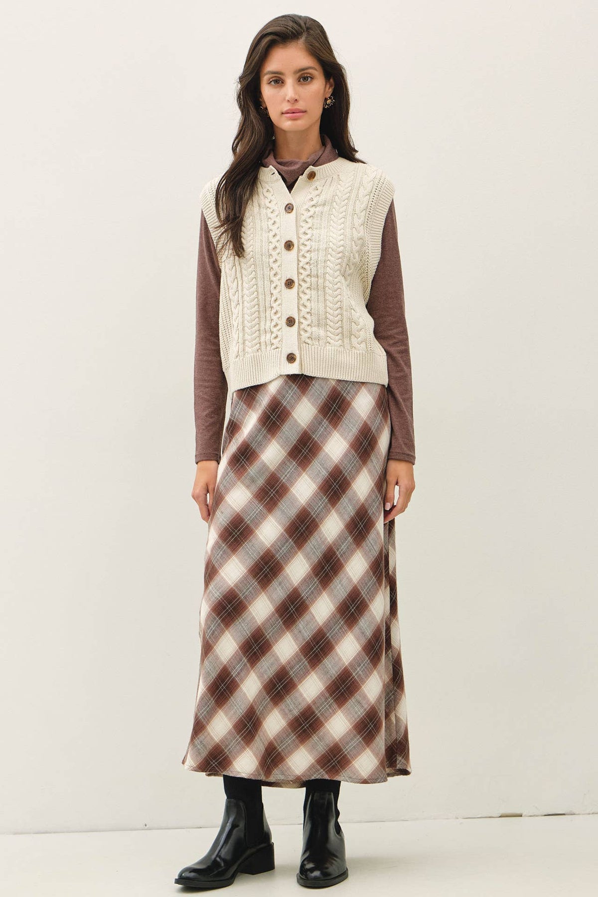 CLASSIC CABLE KNIT BUTTON UP SWEATER VEST : IRIS / S