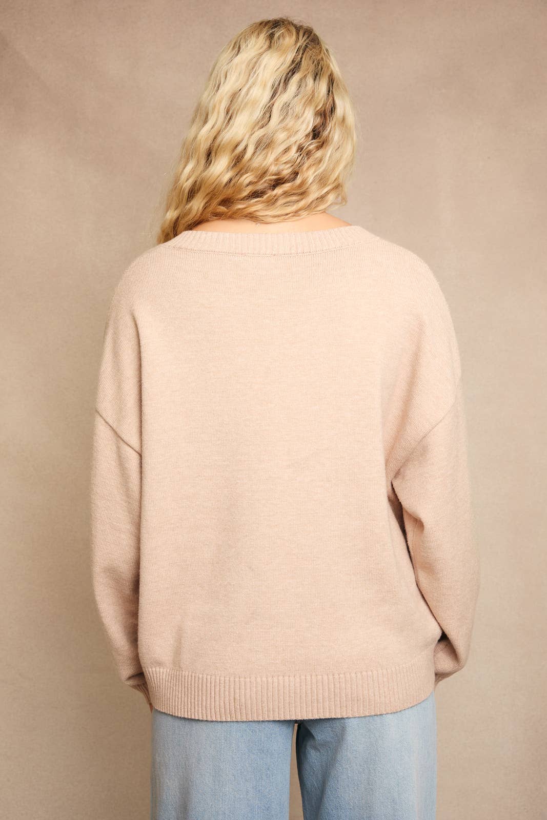 V-NECK OVERSIZED SWEATER: DK BROWN / M
