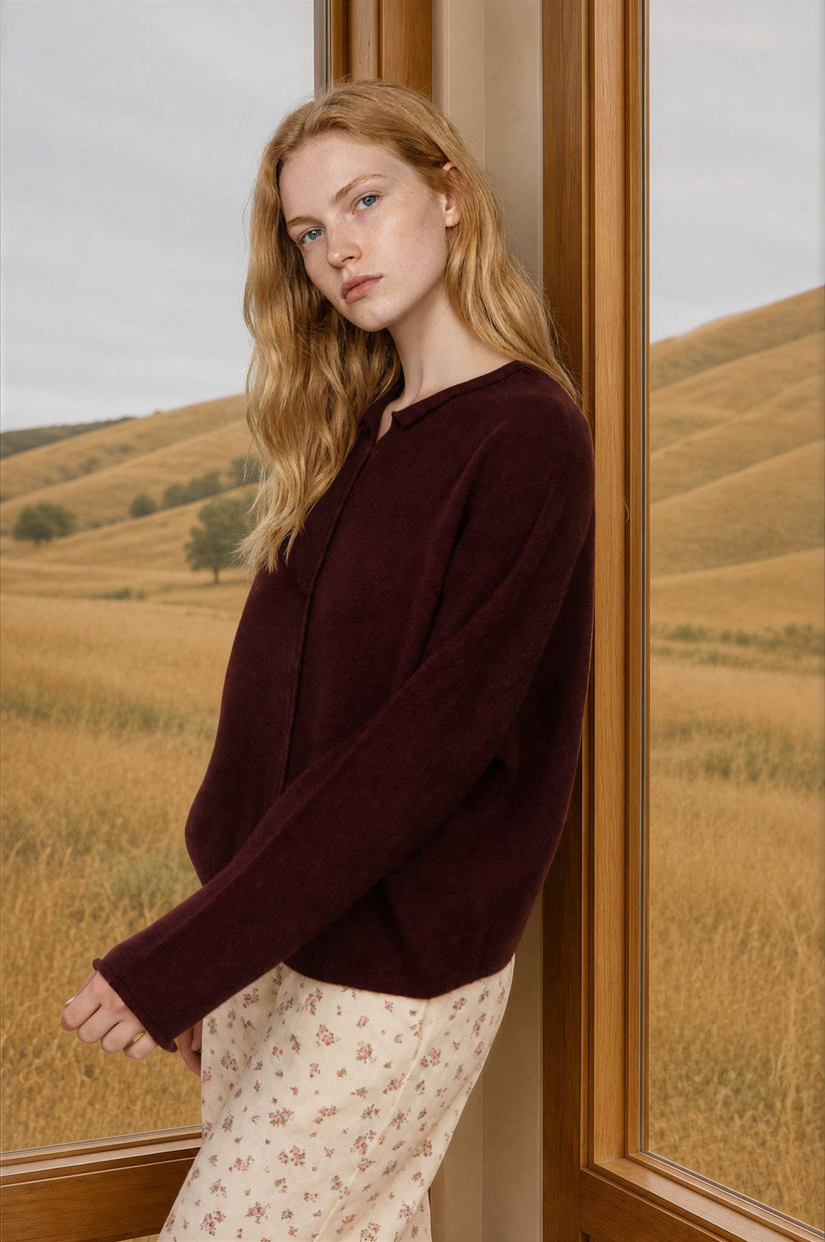 LIGHTWEIGHT BUTTON DOWN KNIT CARDIGAN: Burgundy
