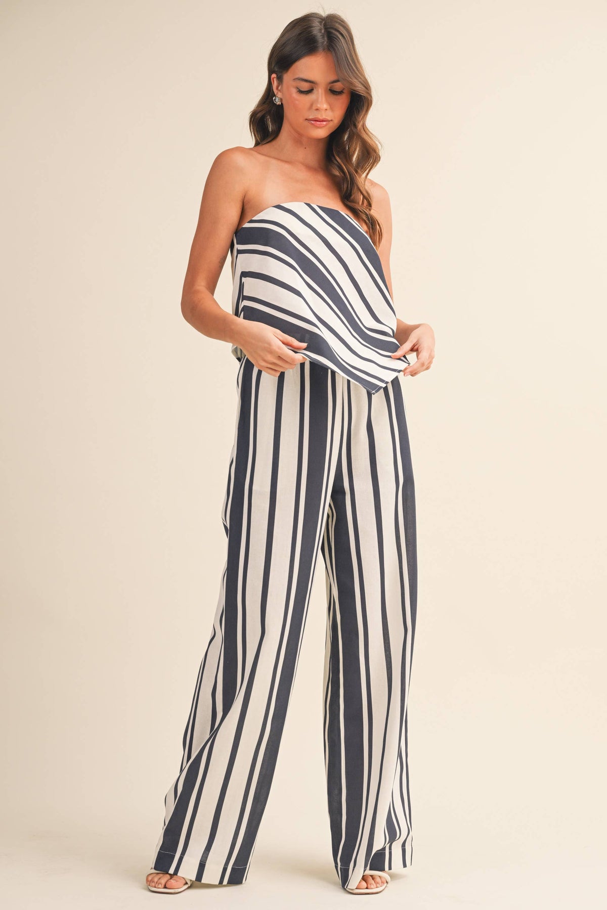 Chloe STRIPED LINEN TUBE TOP AND WIDE LEG PANTS SET: NAVY/WHITE