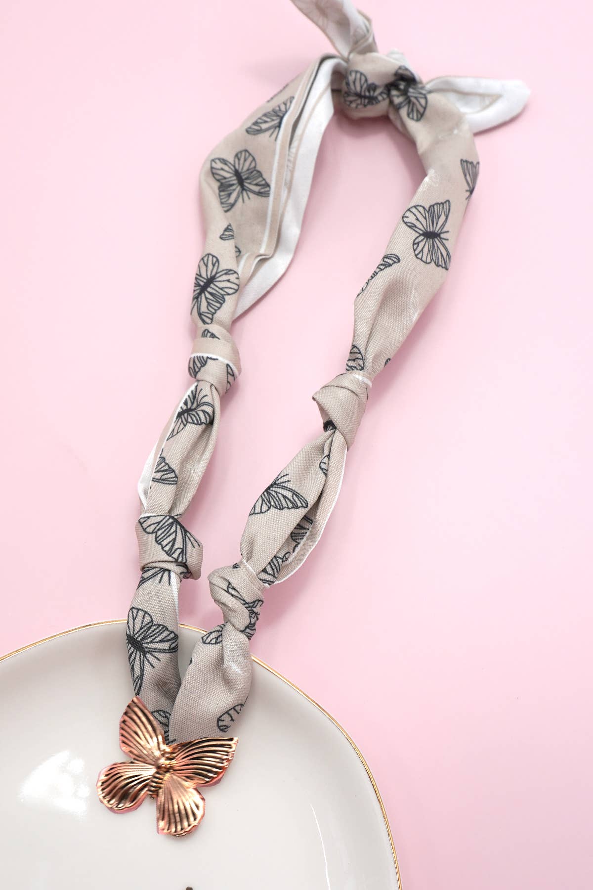 HANDMADE SCARF CHARM NECKLACE | 80N91790: B