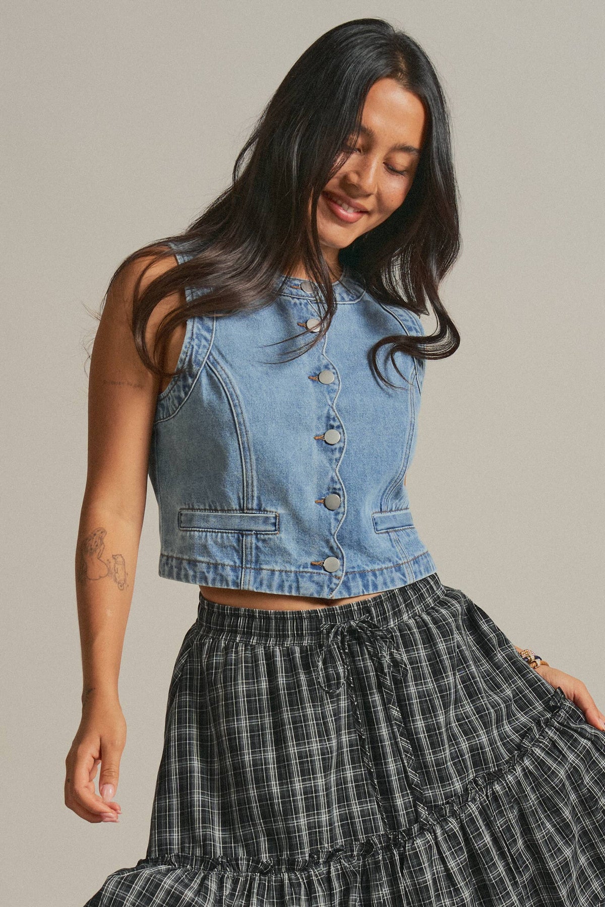 Cropped Vintage Wash Denim Vest with Scalloped Buttons: Denim / S-M-L:2-2-2