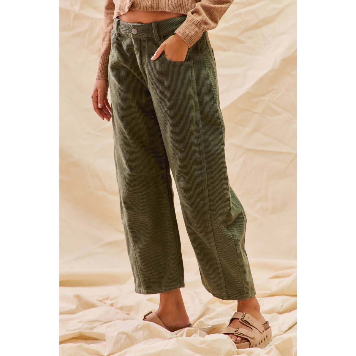 MID RISE CORDUROY BARREL PANTS: BLACK / M