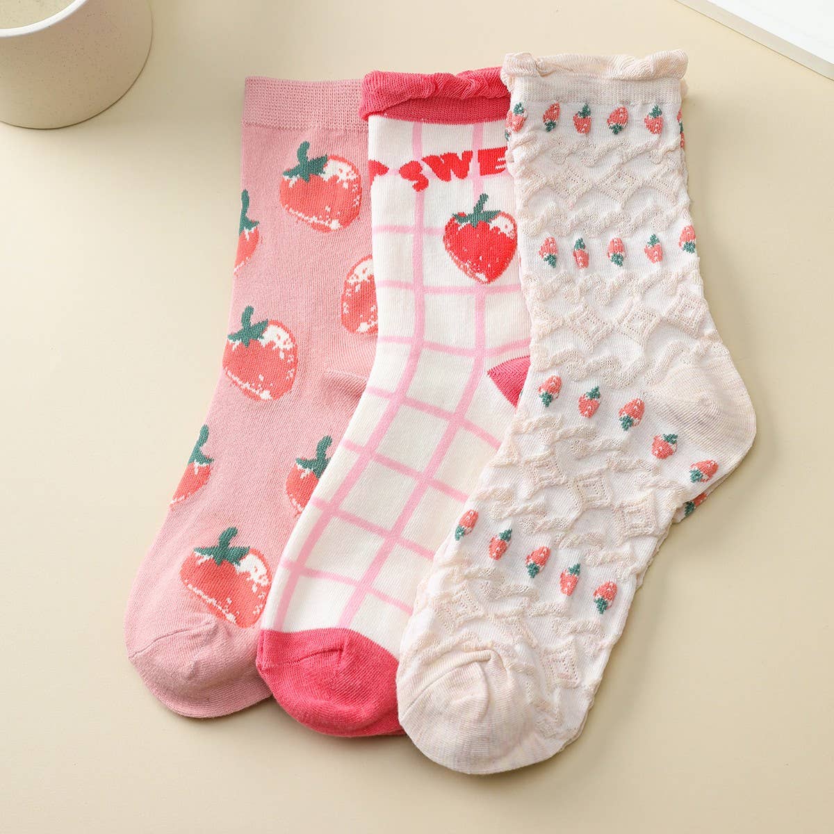 Strawberry-Theme Crew Sock | 40S02086: A