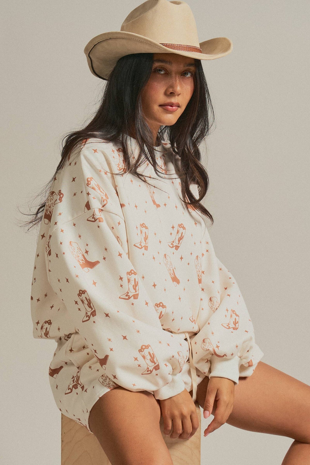 Ella Cowboy Boot Print Sweatshirt and Shorts Set: Cream / S-M-L:2-2-2