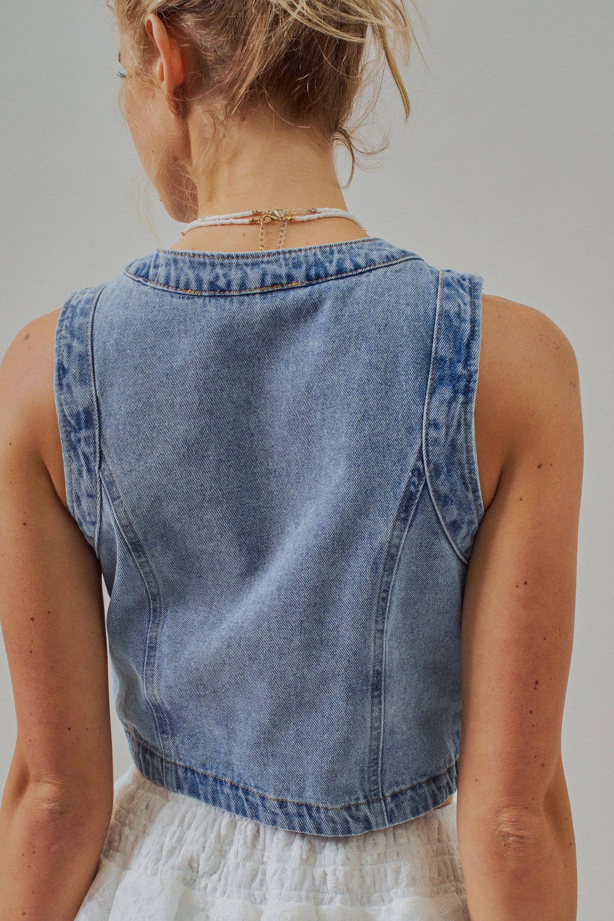 Cropped Vintage Wash Denim Vest with Scalloped Buttons: Denim / S-M-L:2-2-2