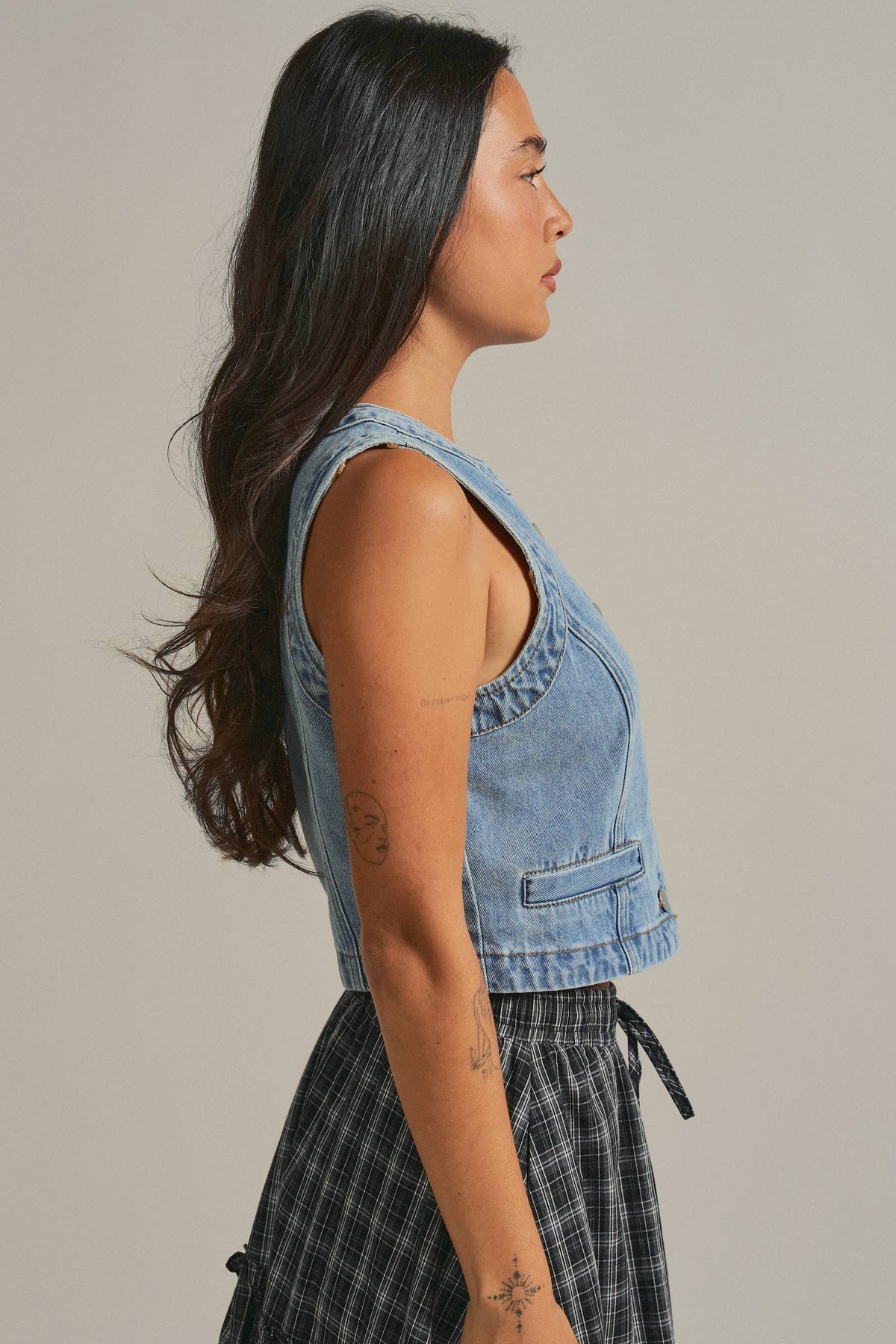 Cropped Vintage Wash Denim Vest with Scalloped Buttons: Denim / S-M-L:2-2-2