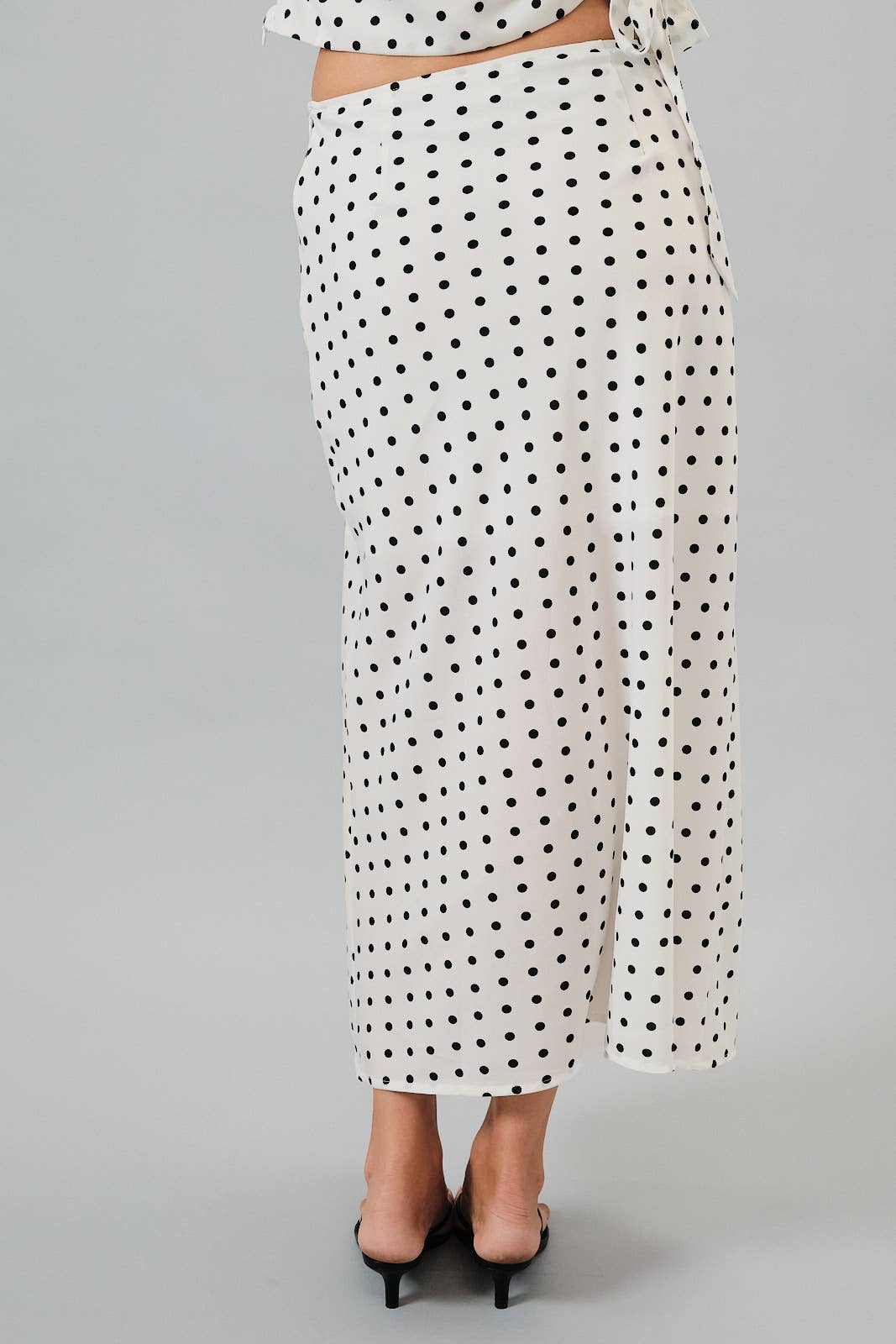 Hannah POLKA DOT MIDI SKIRT: WHITE-BLACK DOT / M
