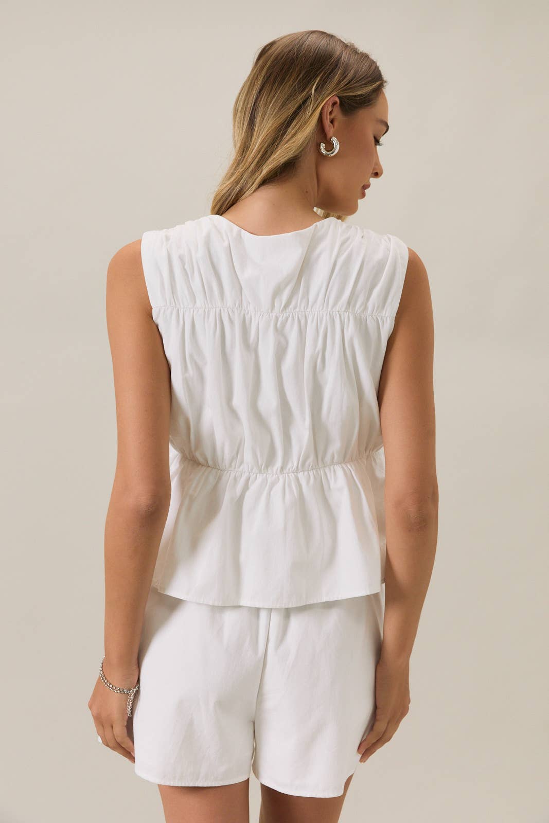 Anna FRONT TIE CINCHED LINEN TOP WITH FRONT TIES AND BEAD TRIM: OFF WHITE / L