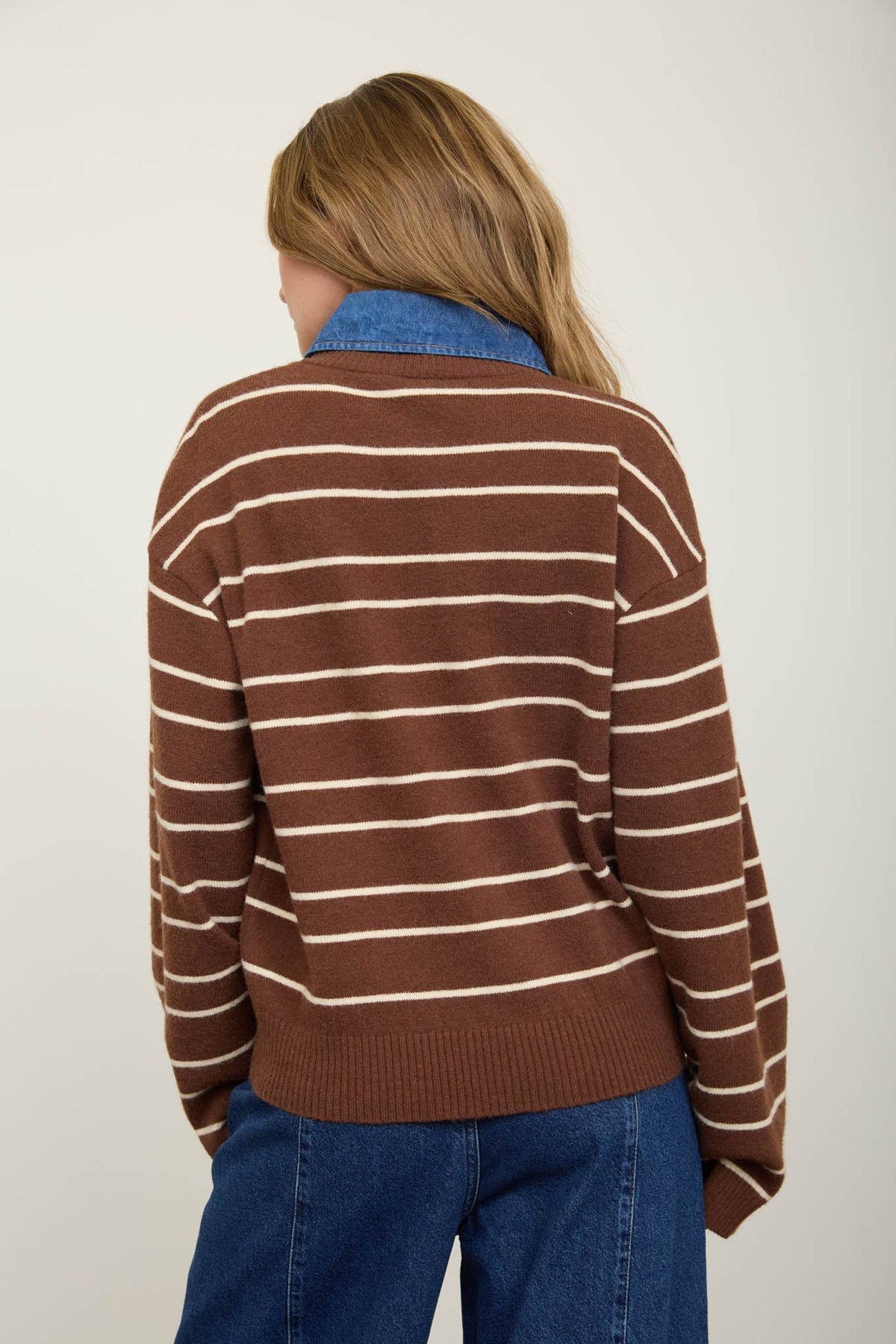 DENIM COLLAR STRIPED LONG SLEEVE SWEATER: BROWN