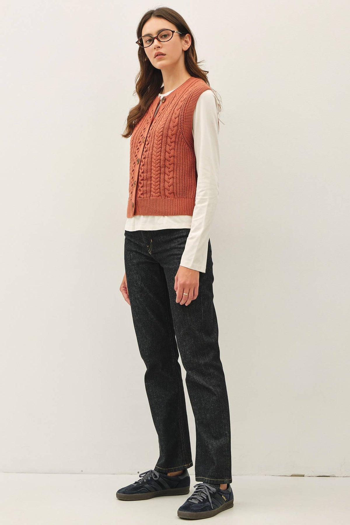 CLASSIC CABLE KNIT BUTTON UP SWEATER VEST : IRIS / S