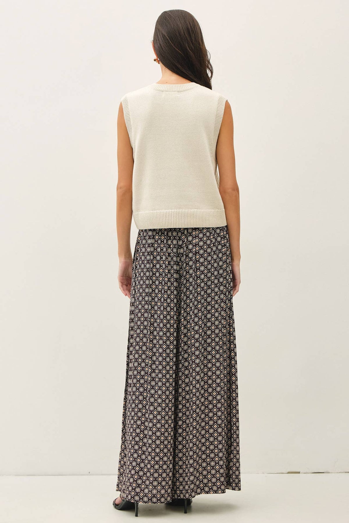 CLASSIC CABLE KNIT BUTTON UP SWEATER VEST : IRIS / L