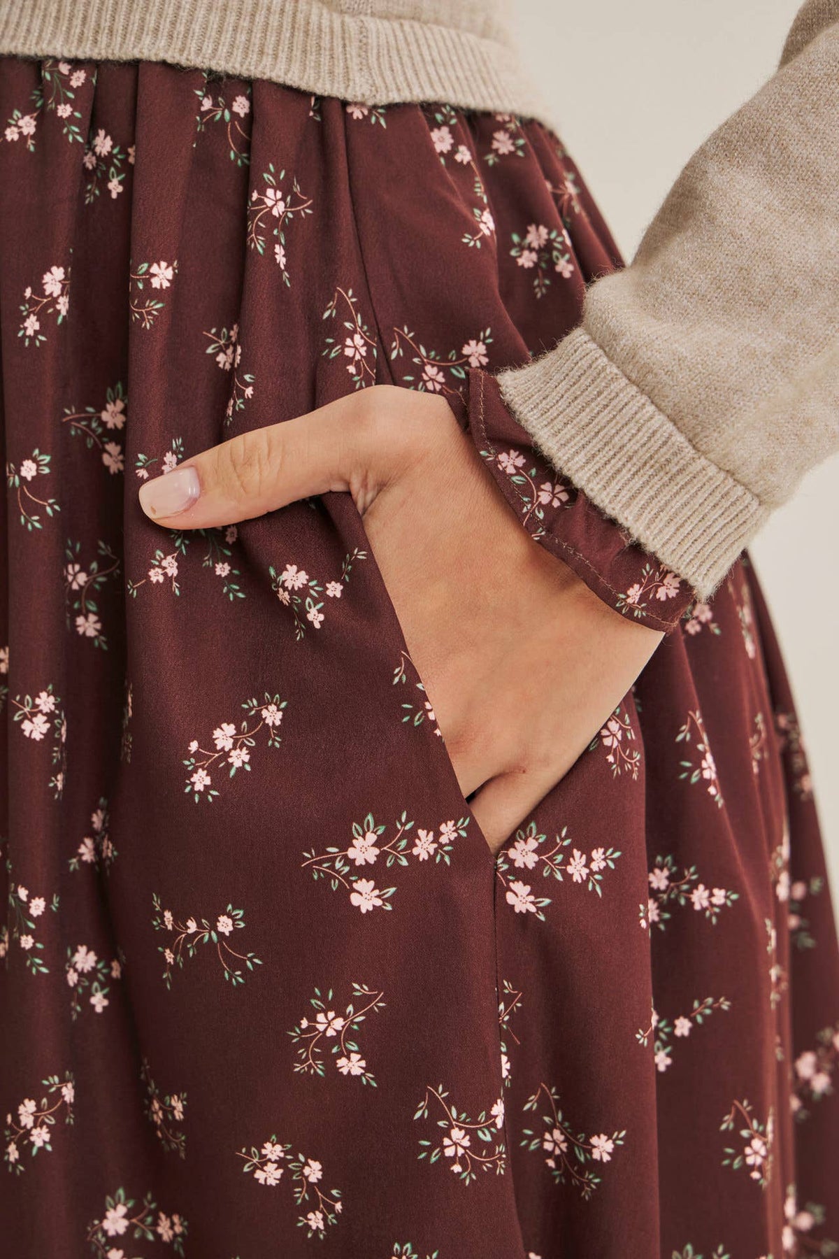 PRESSED PETALS VISCOSE BLEND SWEATER TWOFER MIDI DRESS: OATMEAL/MOCHA / S
