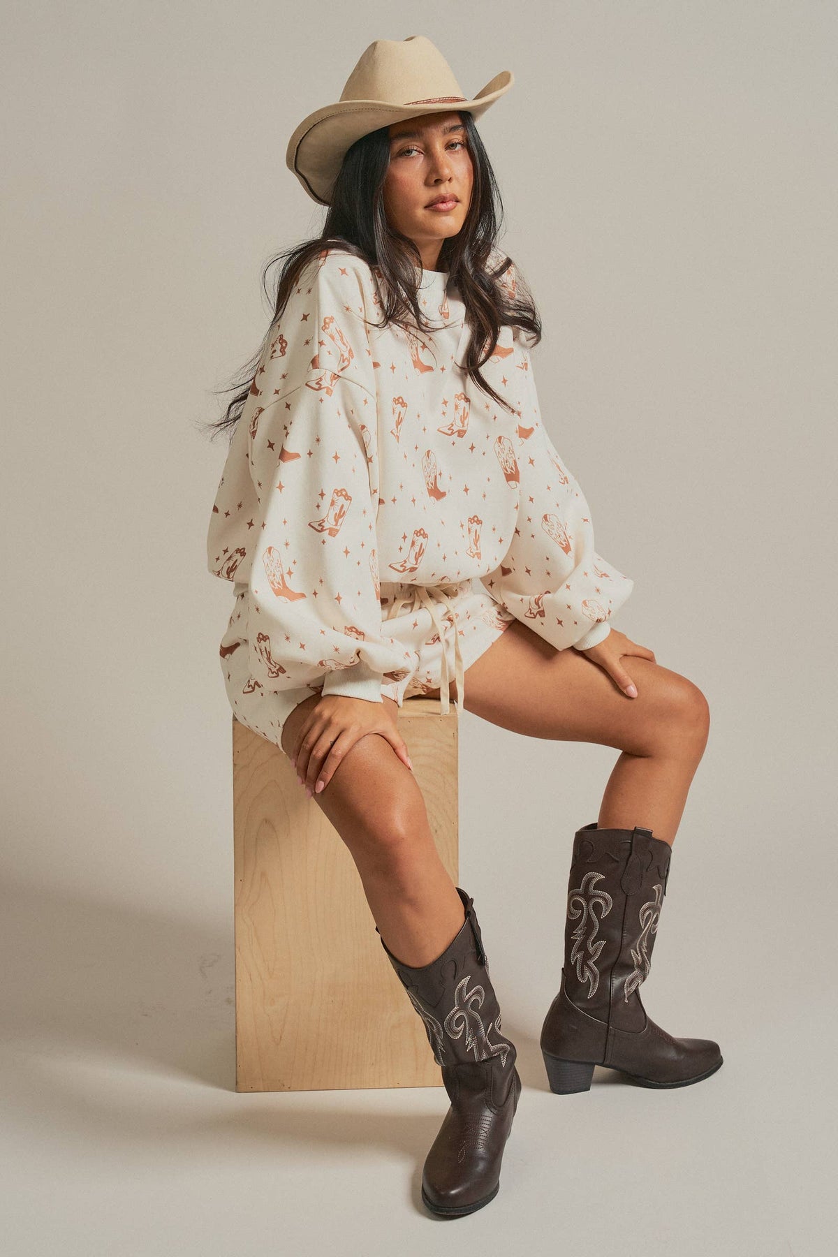 Ella Cowboy Boot Print Sweatshirt and Shorts Set: Cream / S-M-L:2-2-2