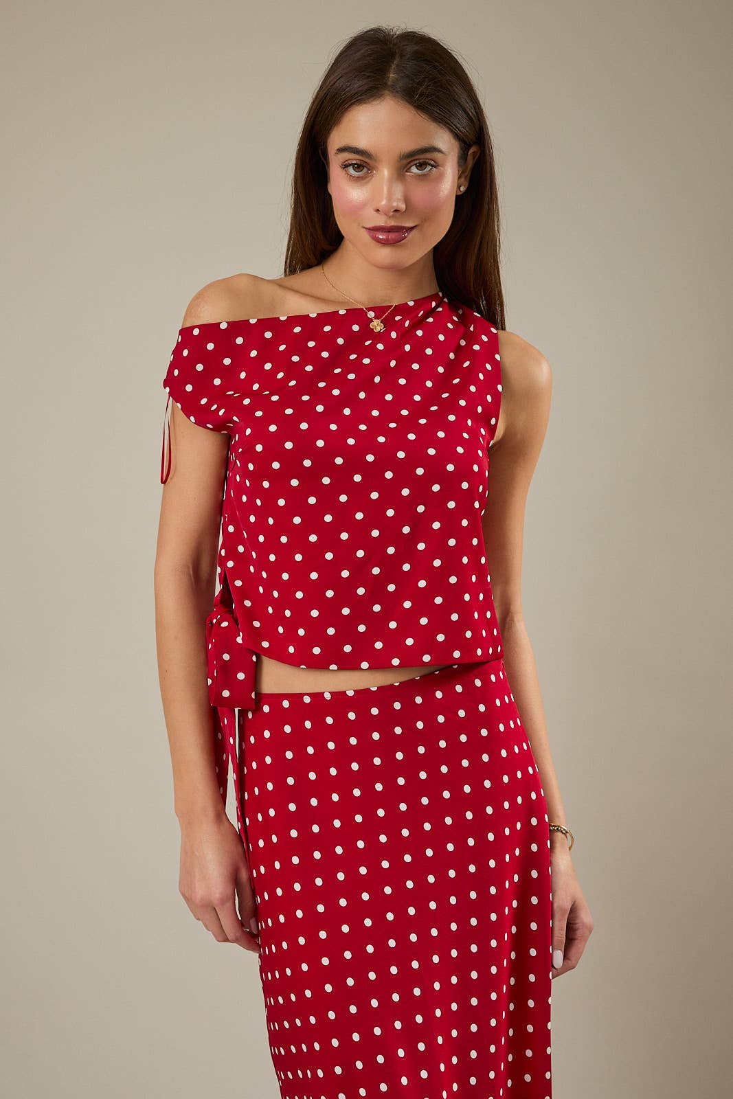 Hannah OFF SHOULDER SIDE TIE POLKA DOT TOP: WHITE-BLACK DOT / L