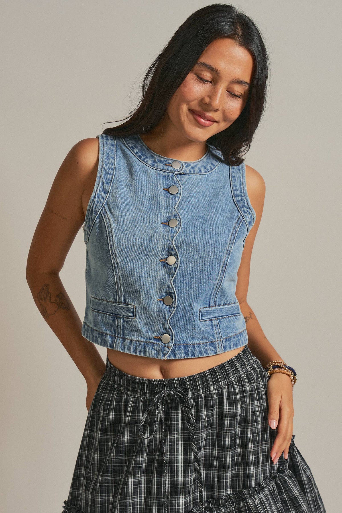 Cropped Vintage Wash Denim Vest with Scalloped Buttons: Denim / S-M-L:2-2-2