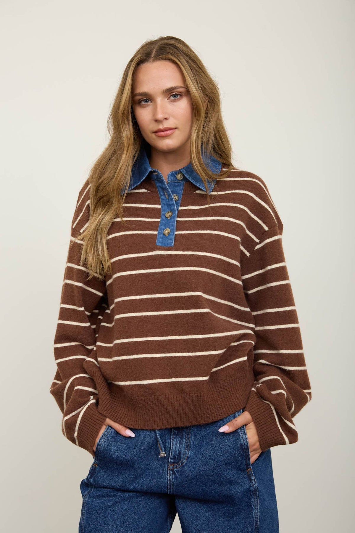 DENIM COLLAR STRIPED LONG SLEEVE SWEATER: BROWN