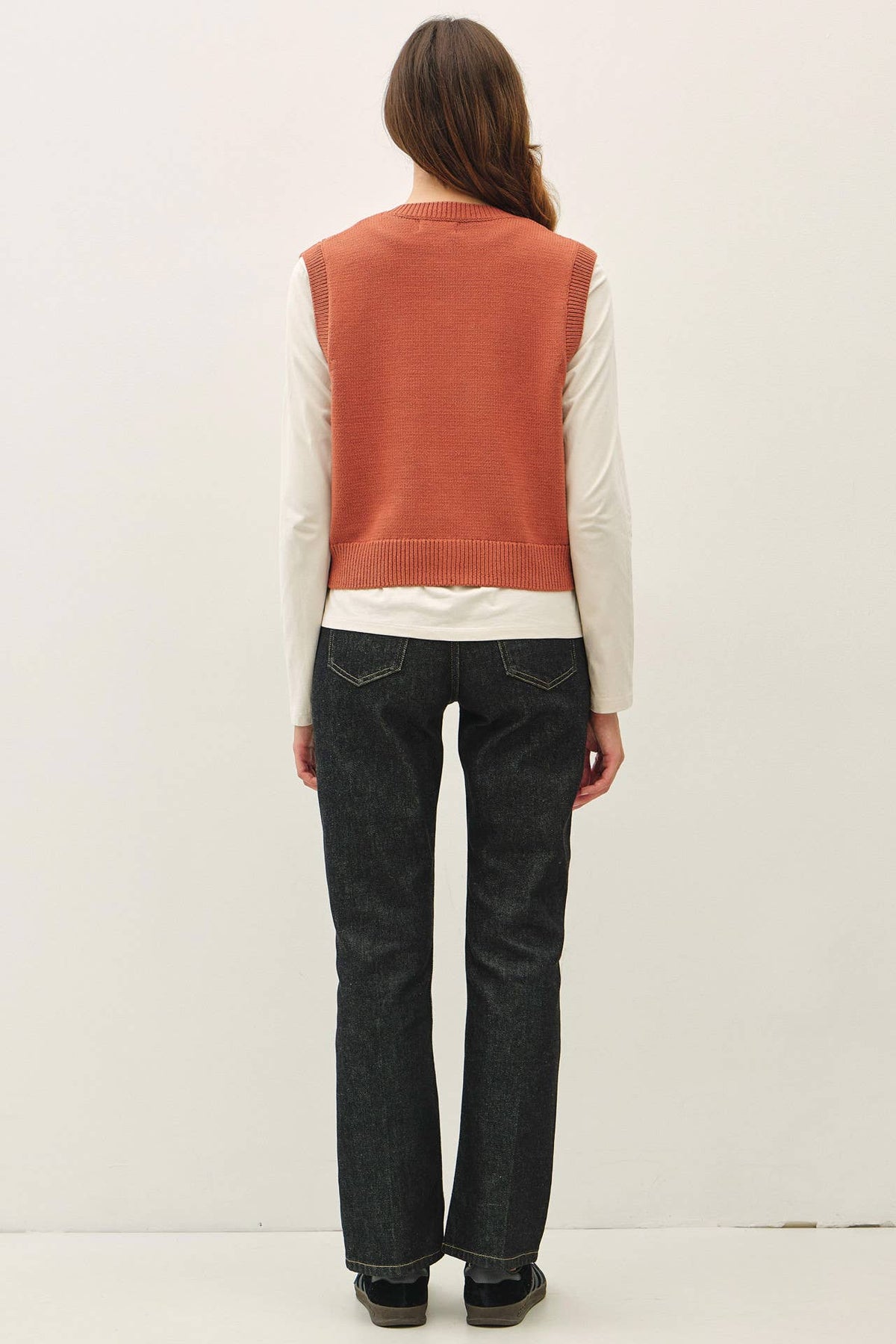 CLASSIC CABLE KNIT BUTTON UP SWEATER VEST : IRIS / L