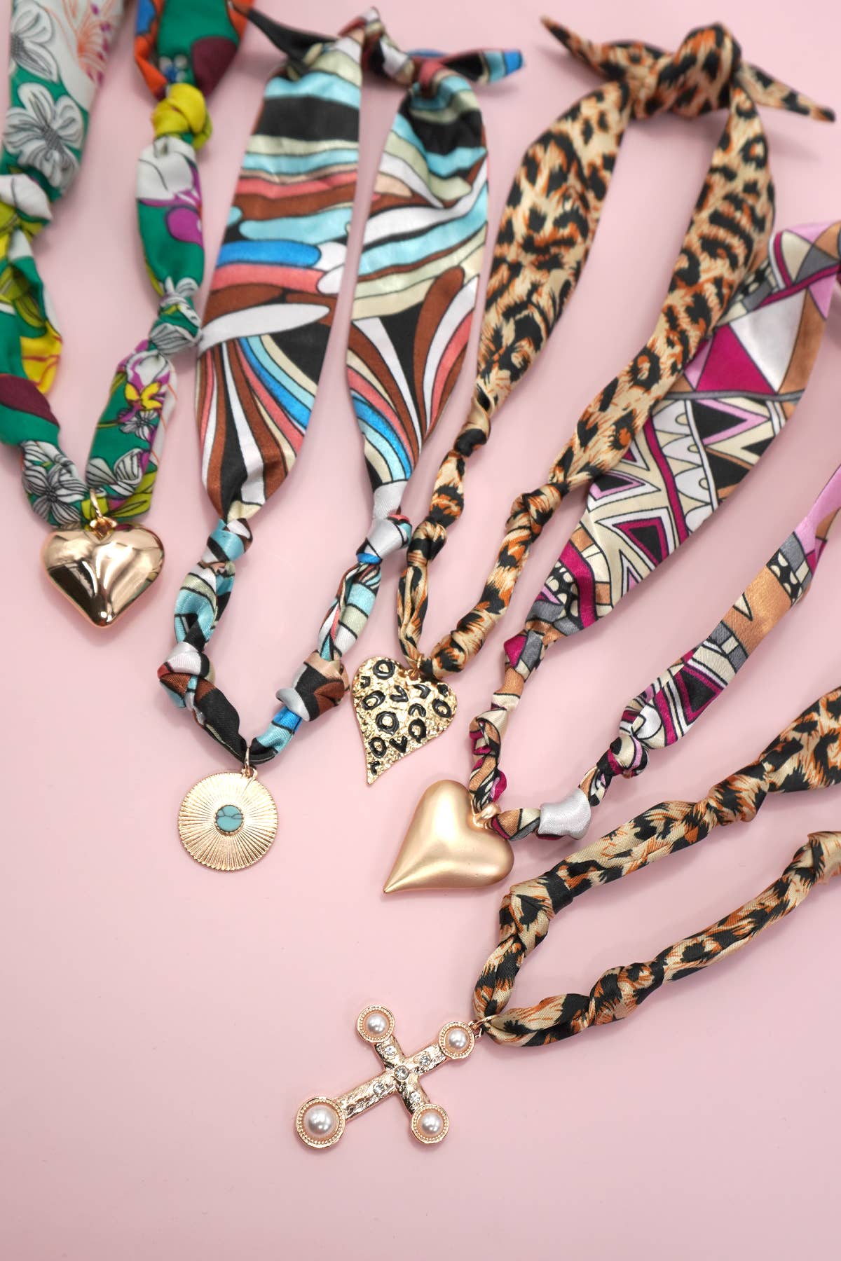 HANDMADE SCARF CHARM NECKLACE | 80N91790: A
