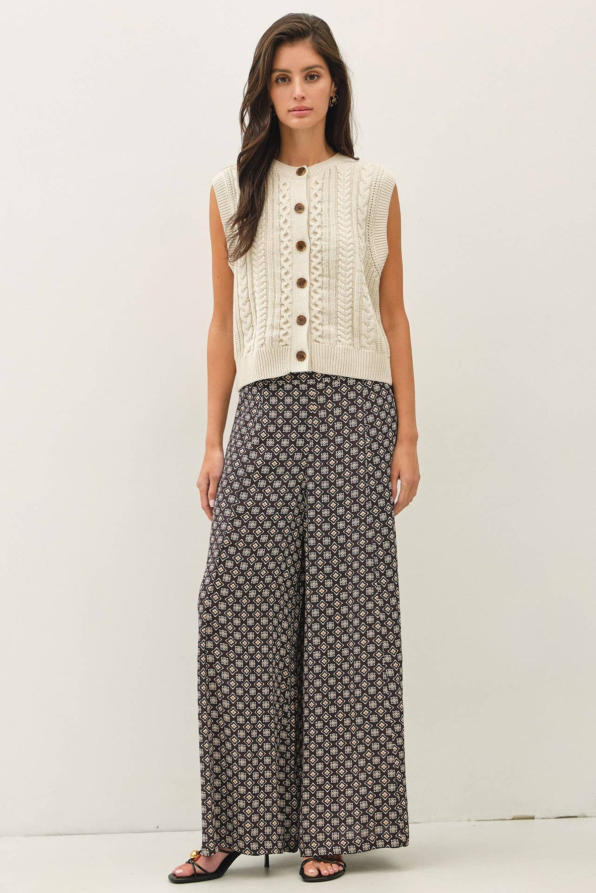 CLASSIC CABLE KNIT BUTTON UP SWEATER VEST : IRIS / L