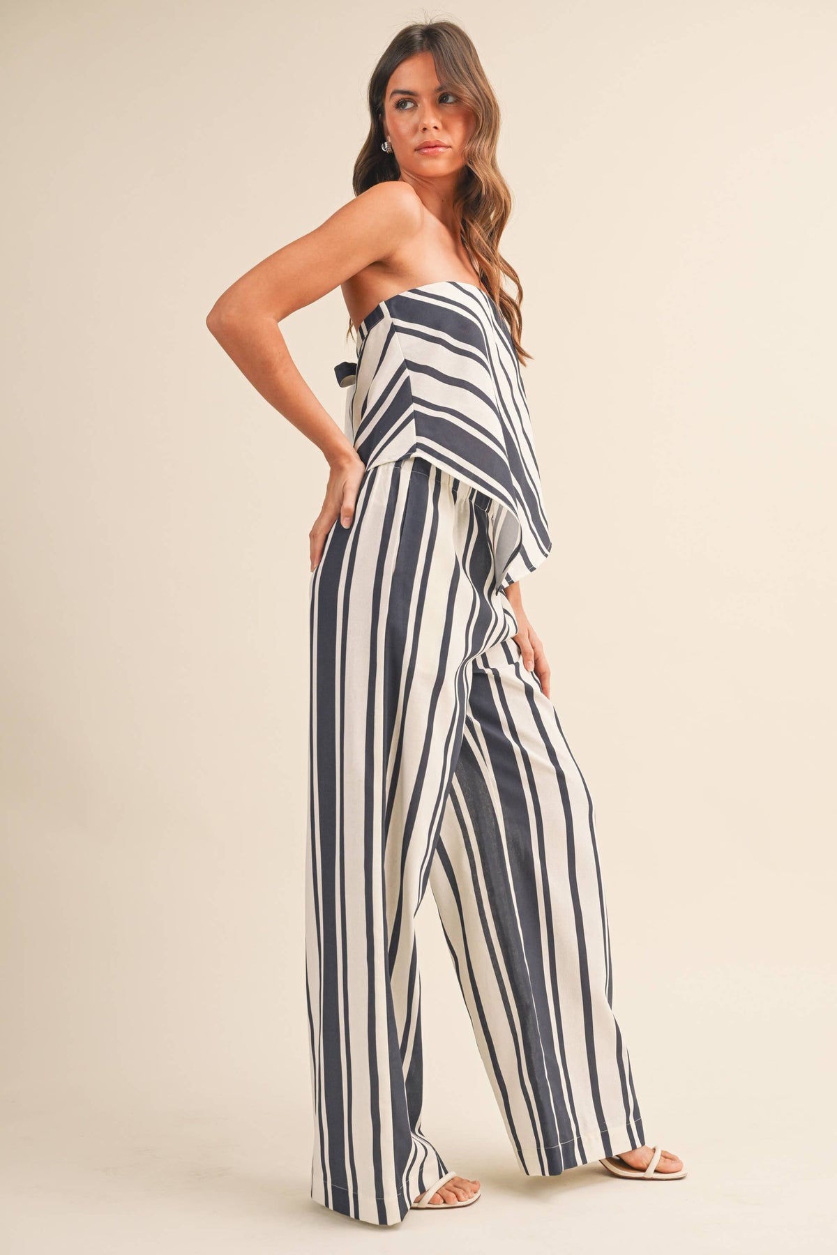 Chloe STRIPED LINEN TUBE TOP AND WIDE LEG PANTS SET: NAVY/WHITE