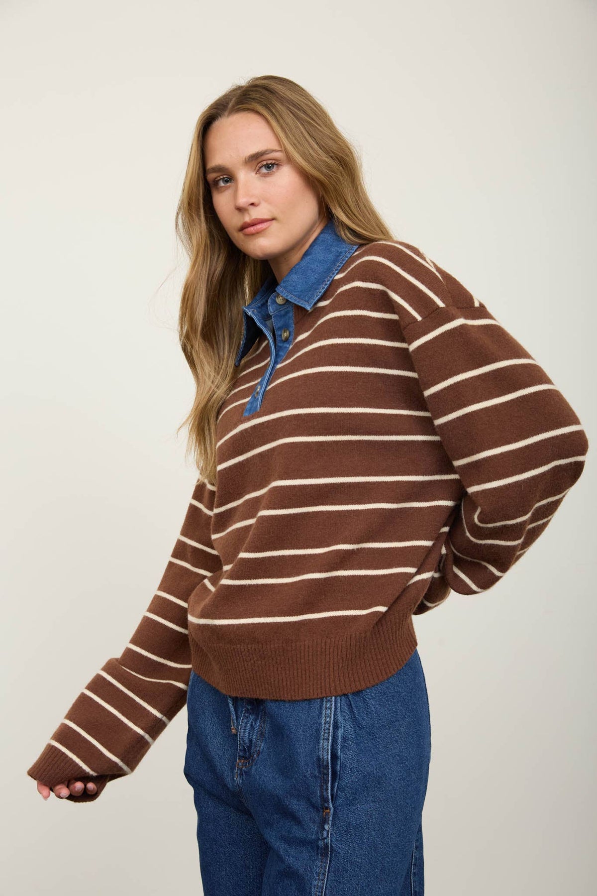 DENIM COLLAR STRIPED LONG SLEEVE SWEATER: BROWN