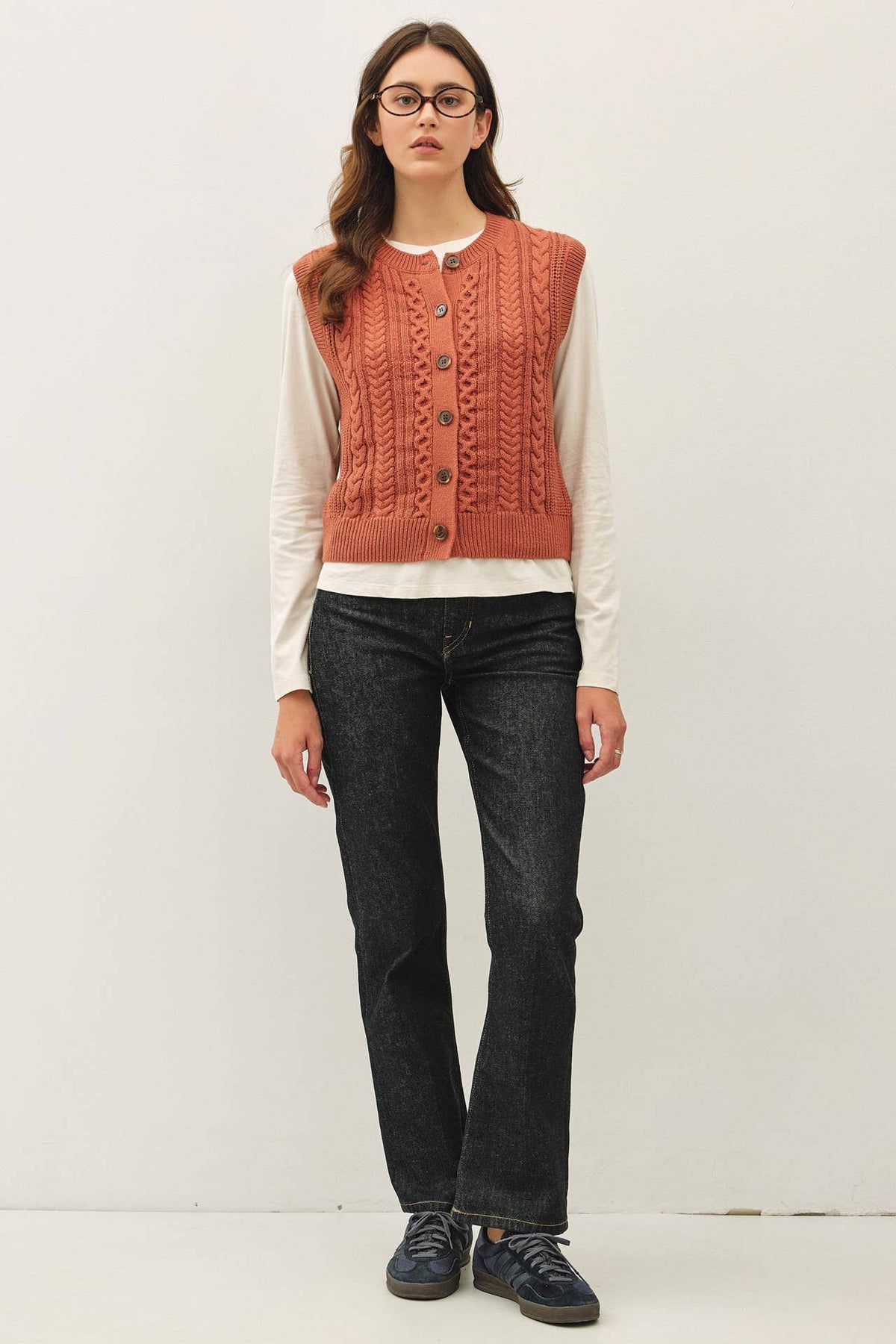 CLASSIC CABLE KNIT BUTTON UP SWEATER VEST : IRIS / L