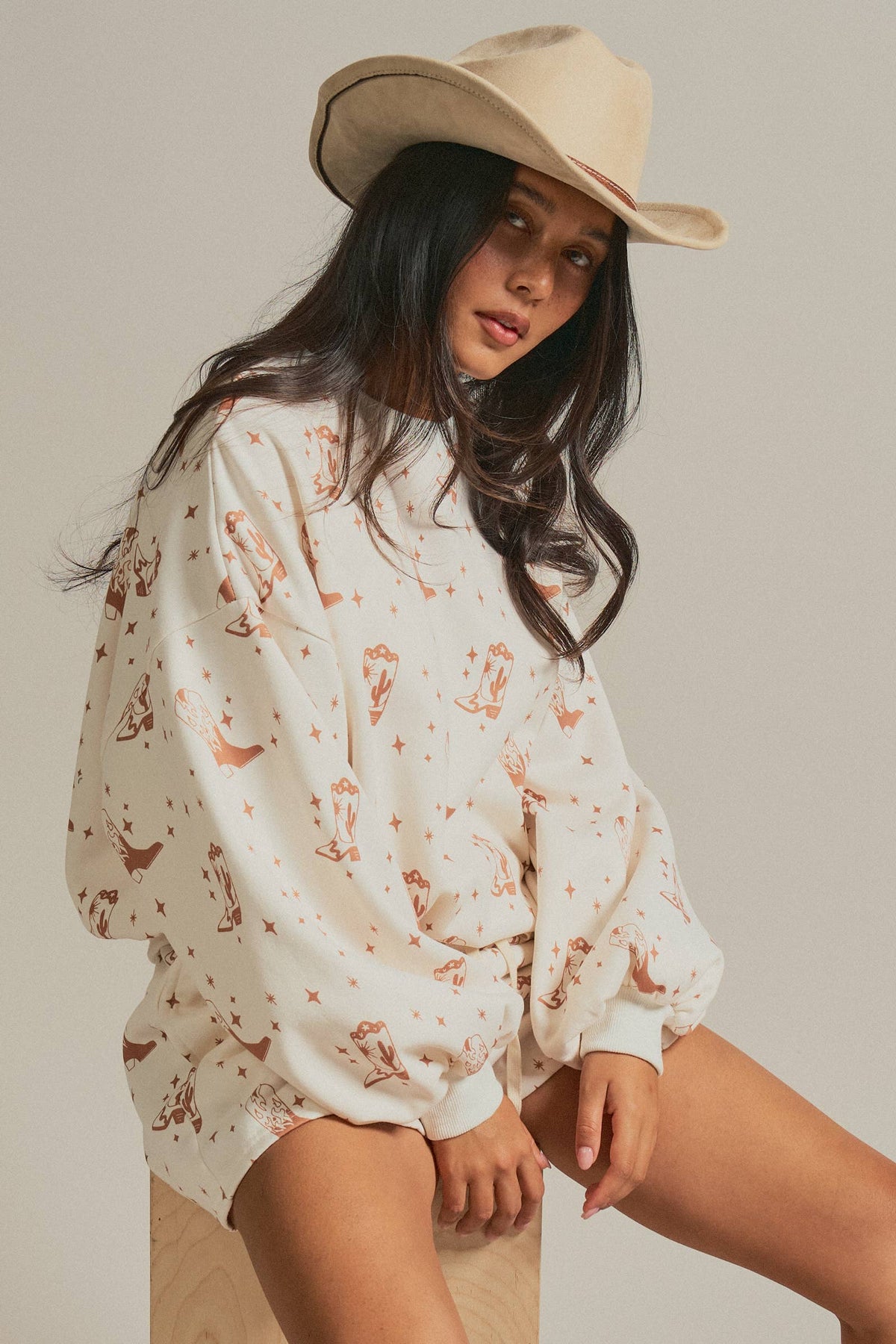 Ella Cowboy Boot Print Sweatshirt and Shorts Set: Cream / S-M-L:2-2-2