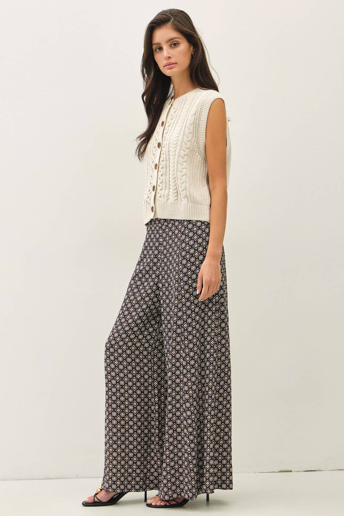 CLASSIC CABLE KNIT BUTTON UP SWEATER VEST : IRIS / L