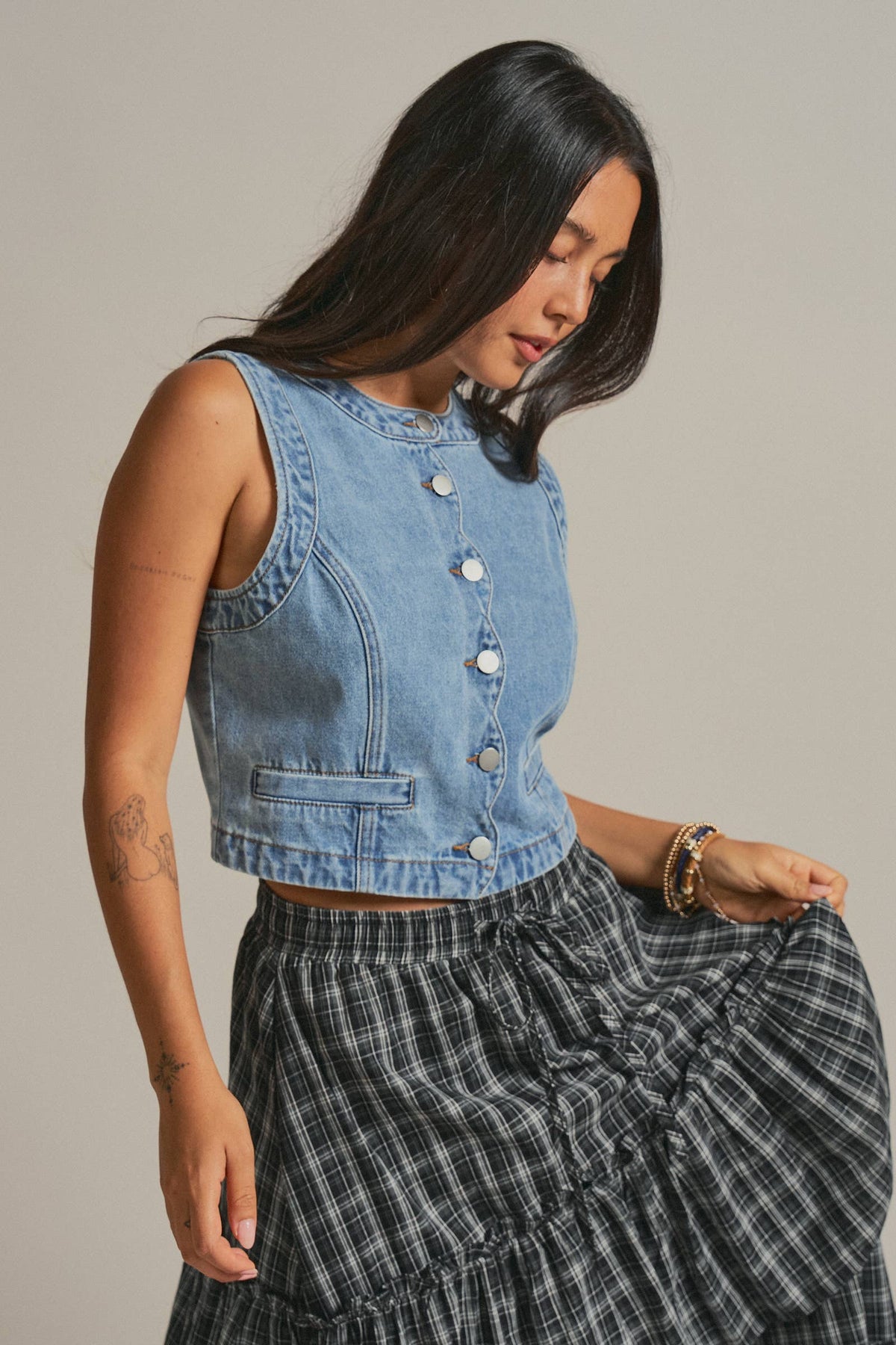 Cropped Vintage Wash Denim Vest with Scalloped Buttons: Denim / S-M-L:2-2-2