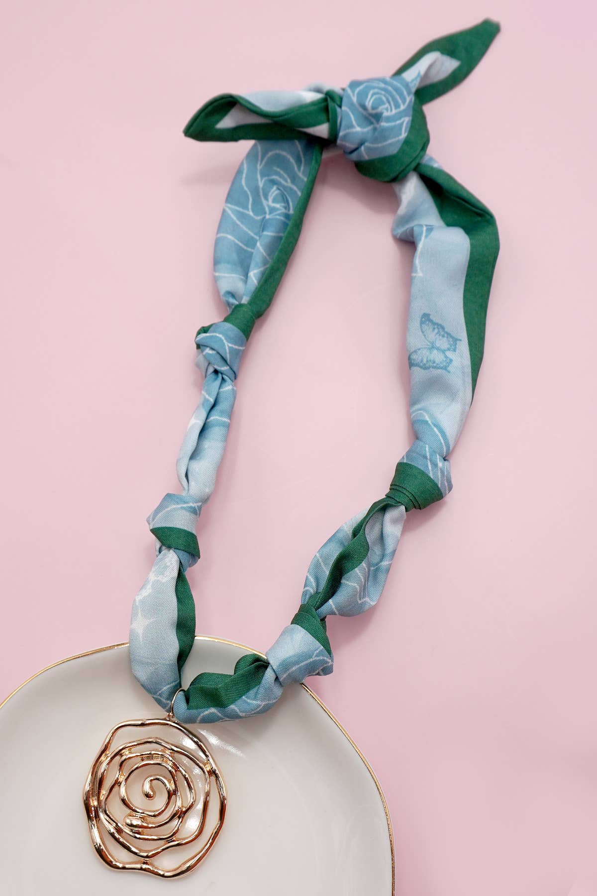 HANDMADE SCARF CHARM NECKLACE | 80N91790: C