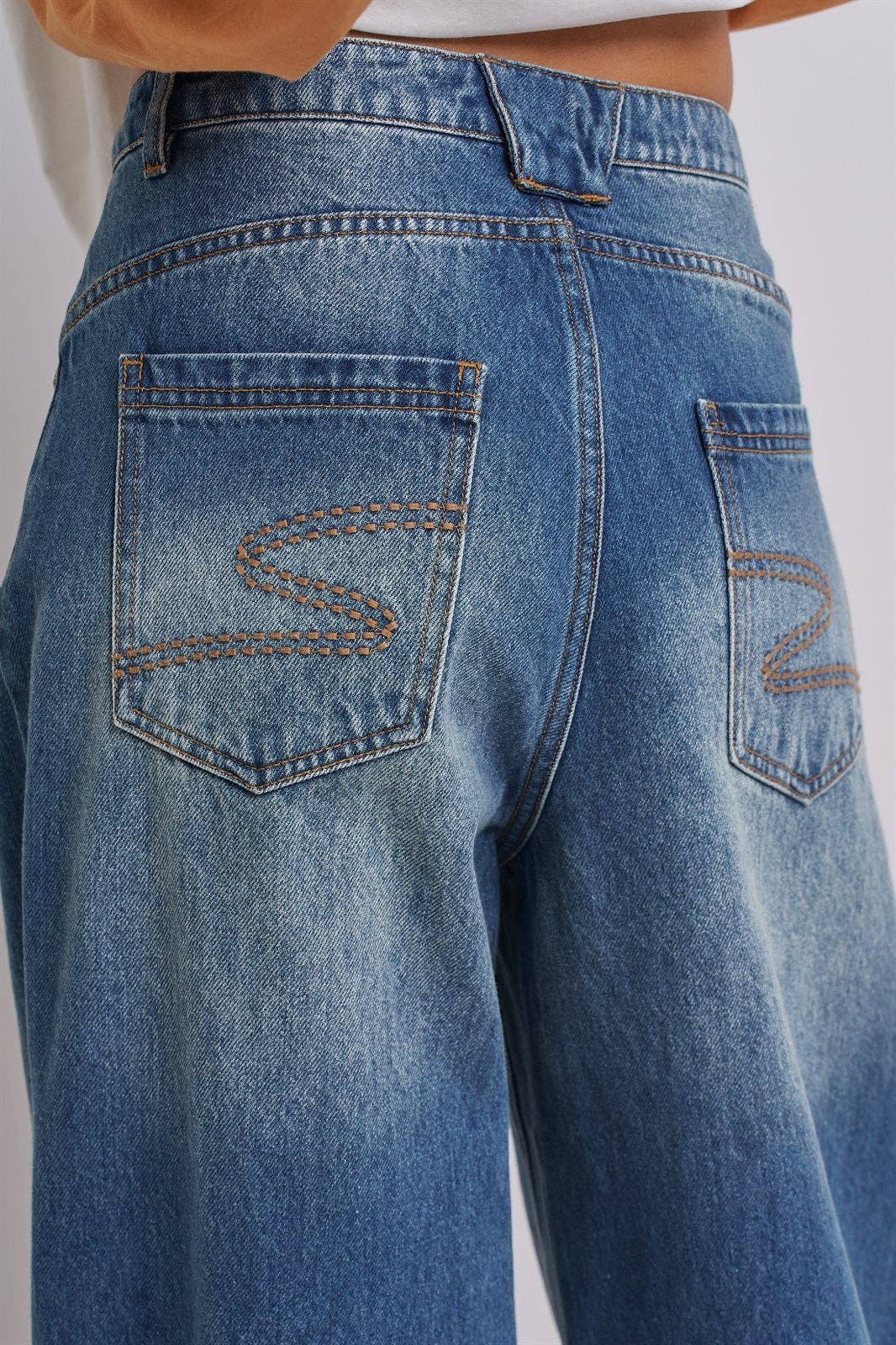 Retro Fade Wide-Leg Barrel Jeans: Denim / S-M-L