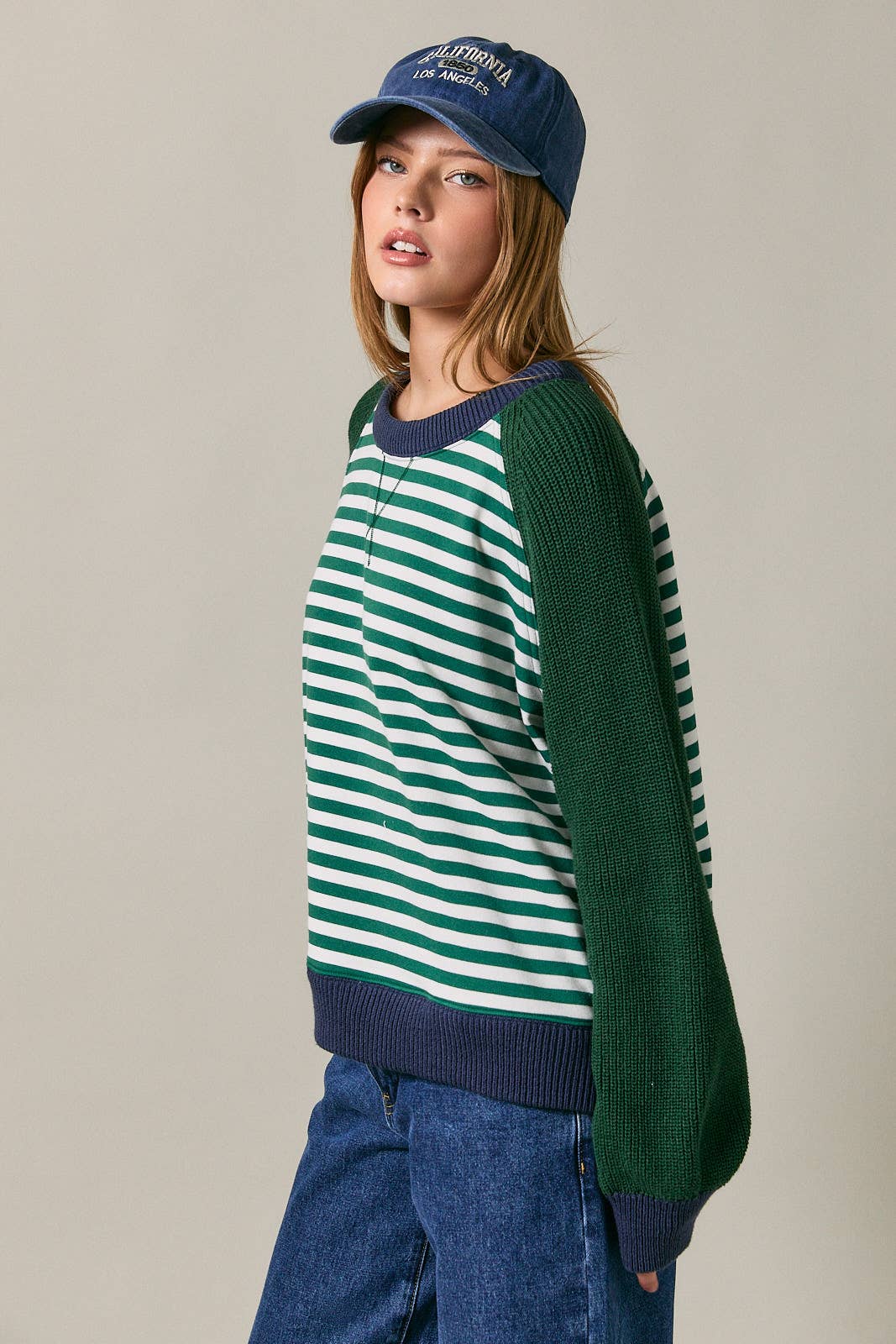 STRIPE PULLOVER WITH SWEATER SLEEVES: BROWN-NAVY STRIPE / L