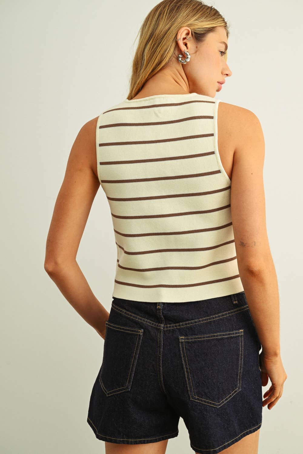 Jane METAL BUTTON DETAIL STRIPE PATTERN KNITTED VEST: CREAM/BROWN / M