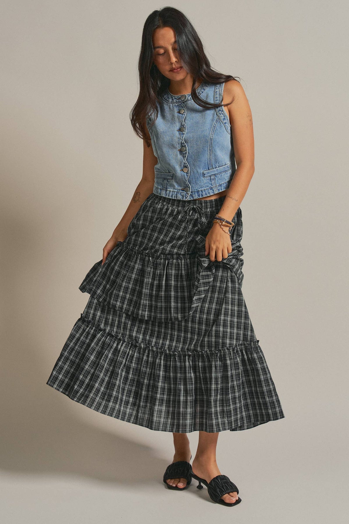 Cropped Vintage Wash Denim Vest with Scalloped Buttons: Denim / S-M-L:2-2-2
