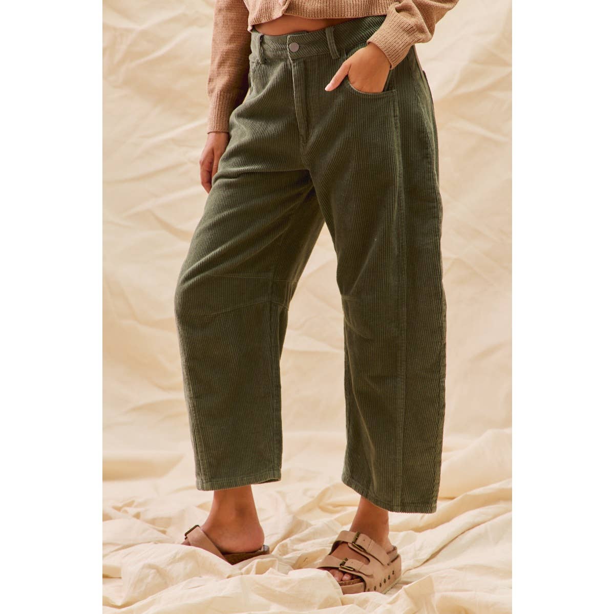 MID RISE CORDUROY BARREL PANTS: BLACK / L